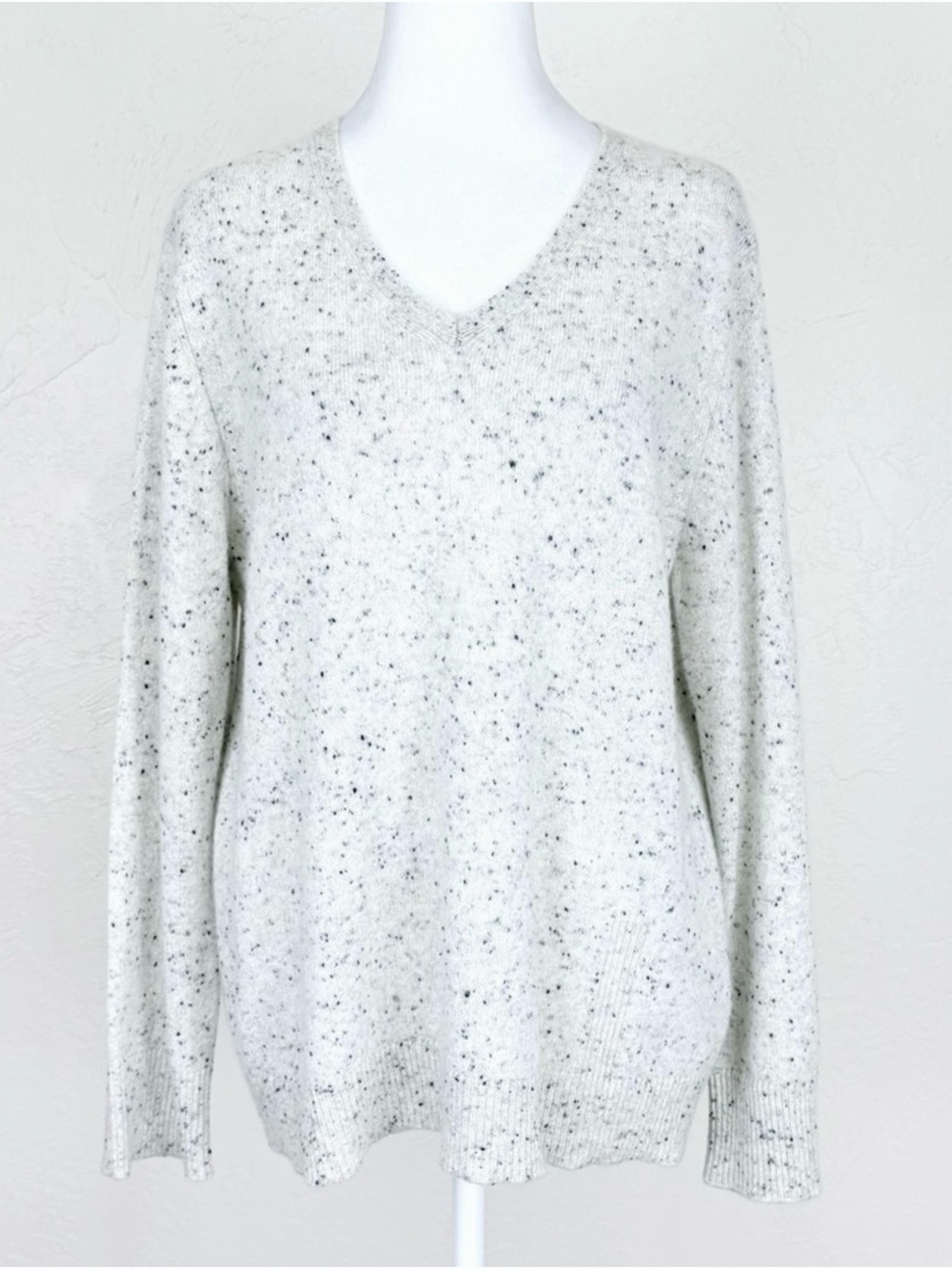 Claudia Nichole Cashmere V-Neck Sweater Gray / Blue Speckled Knit L